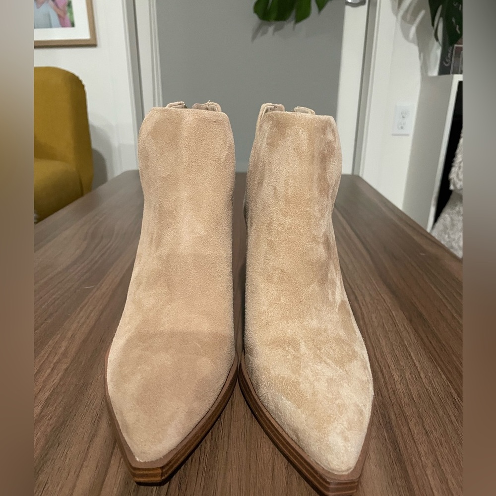 BRAND NEW!! Vince Camuto - tan bottles